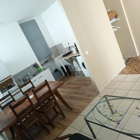 Appartement Village Medieval Saint-Germain-Laval  Экстерьер фото