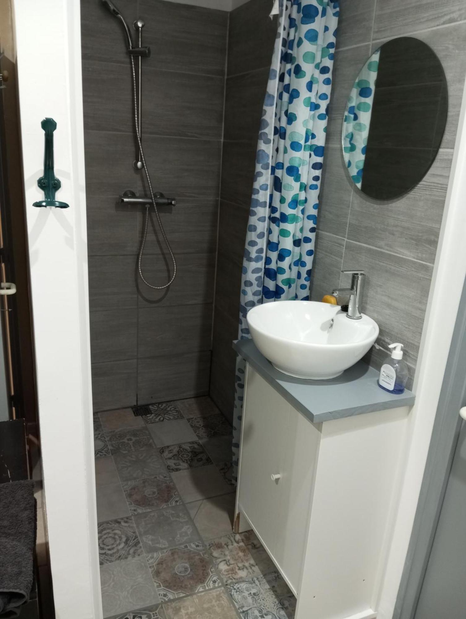 Appartement Village Medieval Saint-Germain-Laval  Экстерьер фото